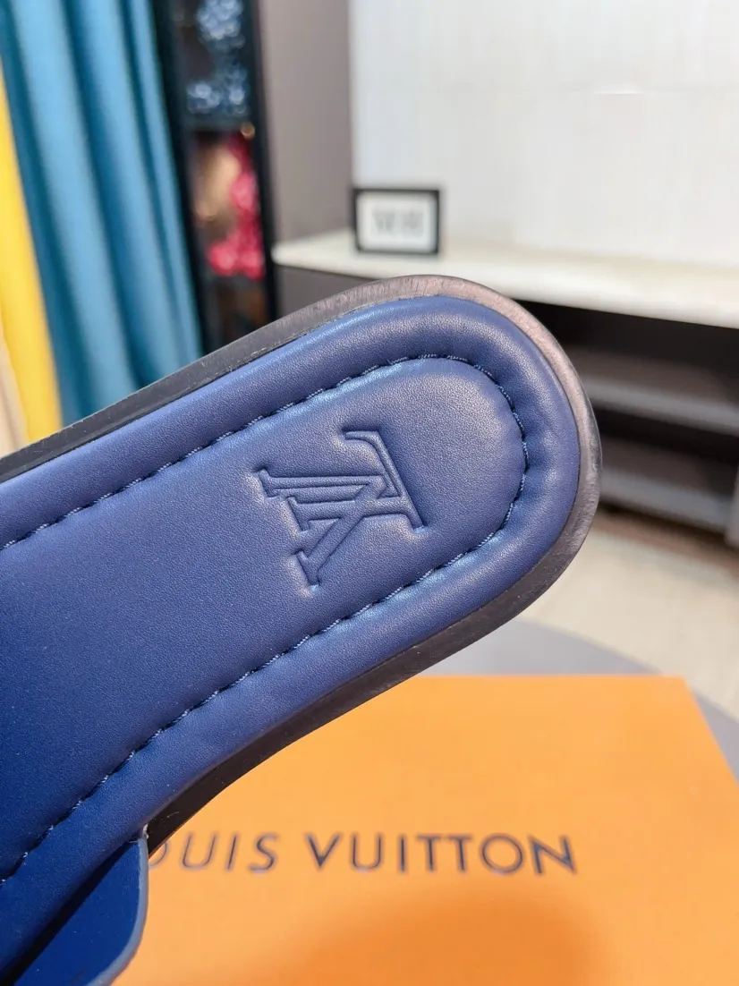 Men's shoes 💰300🌸🌸LV Ordinary men's spring and summer slippers, uppers imported from Italy, cowhide fabric, logo graphics, high-quality craftsmanship, soles: original soles specially provided by the original factory, exclusive movable molded soles super comfortable, original factory single goods, 🔍🔍high quality, you can enter and exit the counter at will, welcome to compare, size 38-45